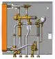 Wohnungsstation mit mehreren Rohrleitungen und Armaturen, hergestellt von Danfoss, zur Verteilung von Heizungswasser. Abgebildet sind verschiedene Ventile und Anschlüsse.
